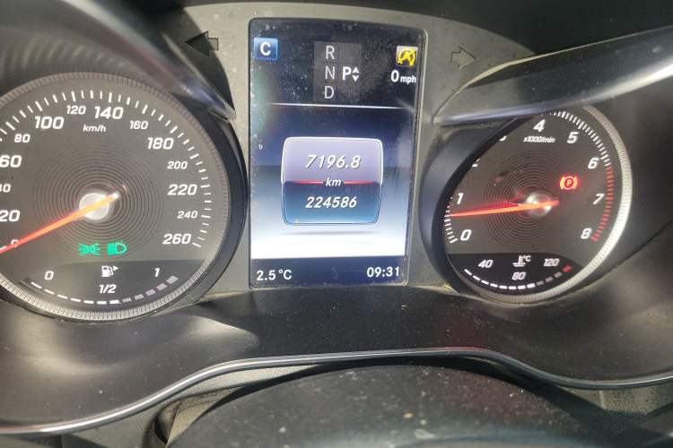 Used Mercedes-Benz GLC 2016 GLC 260 4MATIC Luxury Model