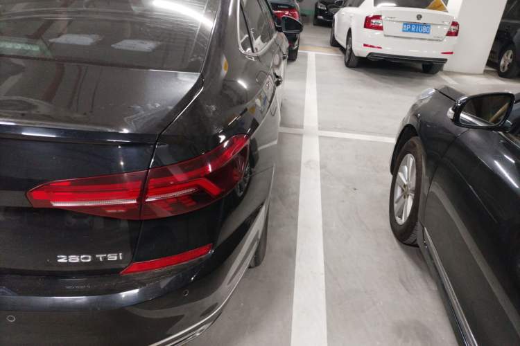 Used Volkswagen Passat 2019 280TSI Business Edition China VI Right Rear Taillight