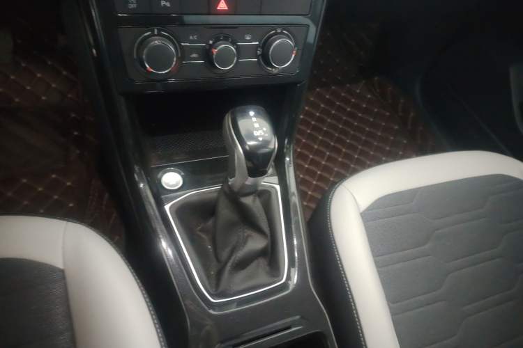 Used Volkswagen Tharu 2026 Model Xinrui 1.5L Ruiyi Edition Gear Lever