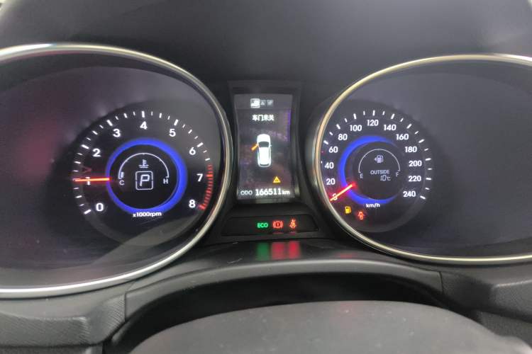 Used Hyundai Santa Fe 2015 2.4L Automatic Two-Wheel Drive Smart Version 5 Seats Instrument Cluster