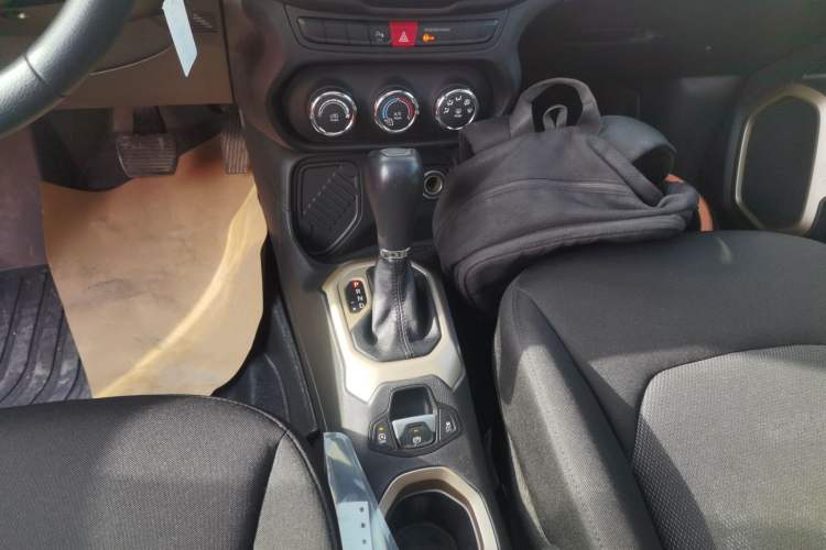 Used Jeep Renegade 2017 180T Automatic High-Energy Version
