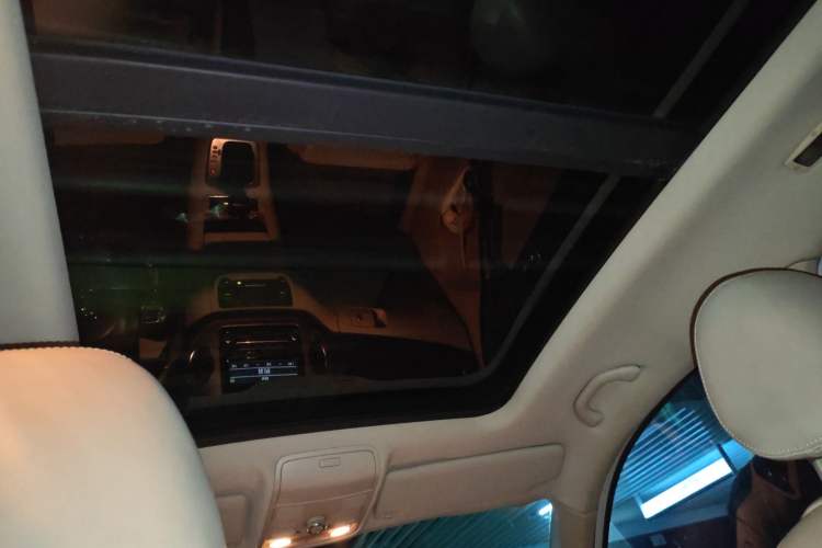 Used Volkswagen Tiguan 2010 1.8TSI Automatic All-Wheel-Drive Elite Edition Headliner