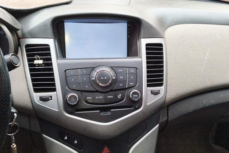 Used Chevrolet Cruze 2013 1.8L SE AT Audio And AC Panel