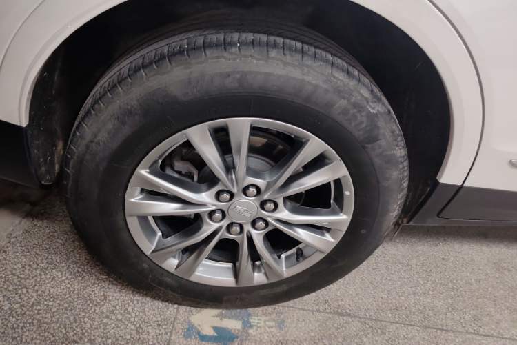 Used Cadillac XT5 2022 2.0T Two-Wheel Drive Luxury Version Right Rear Wheel Hub