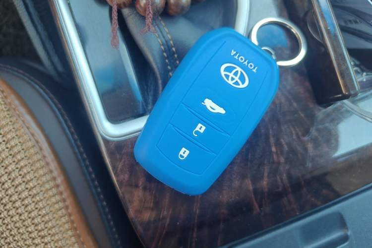 Used Toyota Camry 2016 2.5G 10th Anniversary Deluxe Navigation Edition Vehicle Key