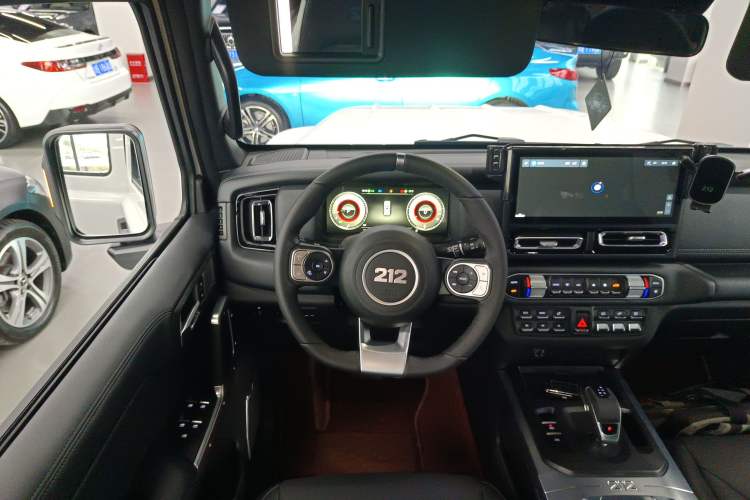 Used 212 T01 2024 2.0T Mechanic
