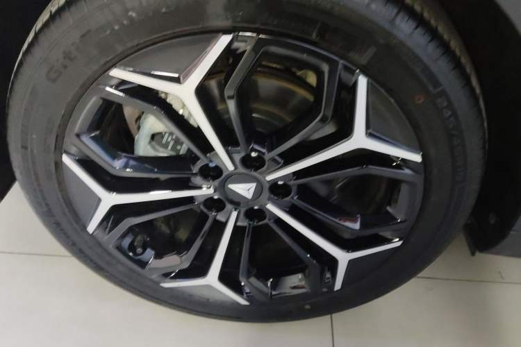 Used Deepal L07 2024 230Max Qiankun Intelligent Driving ADS SE Range-Extended Version