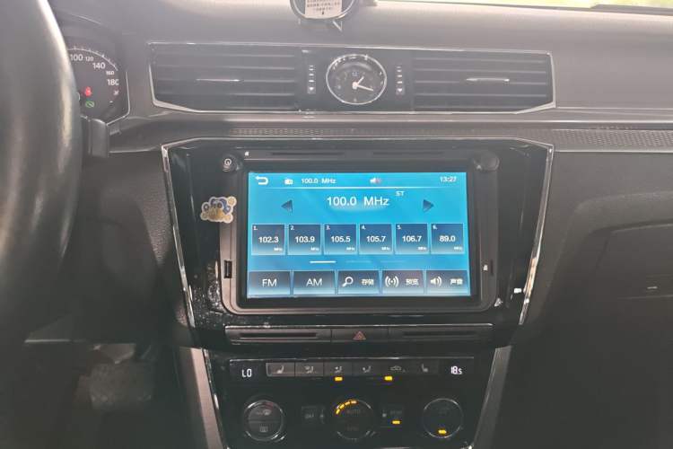 Used Volkswagen Passat 2017 330TSI DSG Luxury Edition Audio And AC Panel