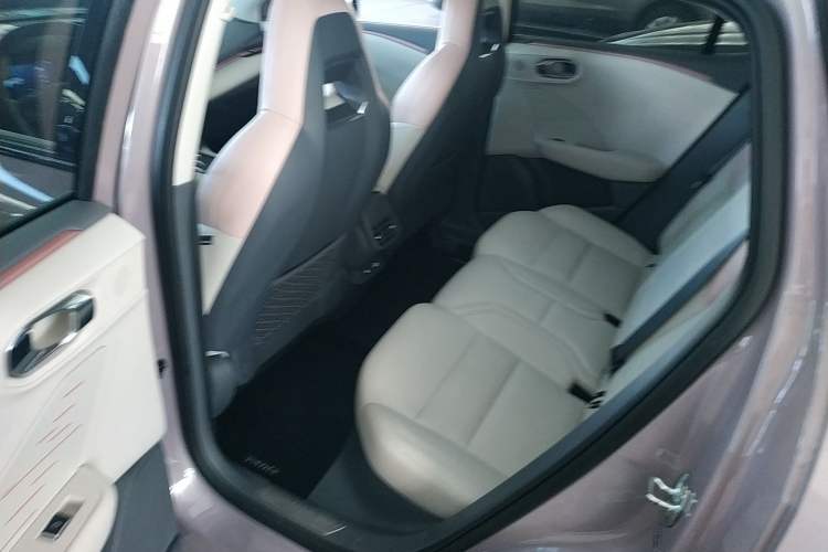 Used Lynk & Co 06 EM-P 2023 EM-P 126 Long-Range Halo