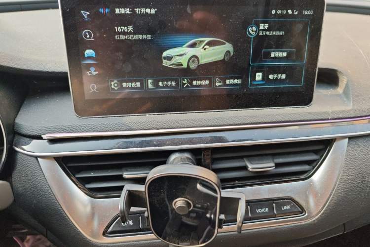 Used Hongqi H5 2022 Classic Model 1.8T Automatic Smart Connect Flagship Edition Audio And AC Panel