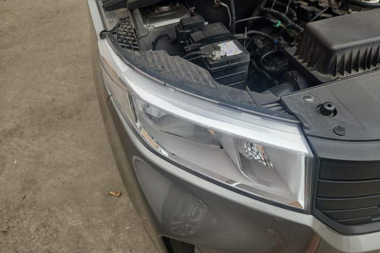 Used Wuling Hongguang PLUS 2019 1.5T Manual Standard Edition 5 Seats Right Front Headlight