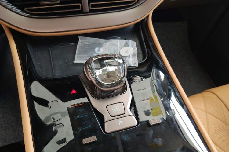 Used Denza D9 2022 DM-i 970 Four-Wheel Drive Flagship Model
