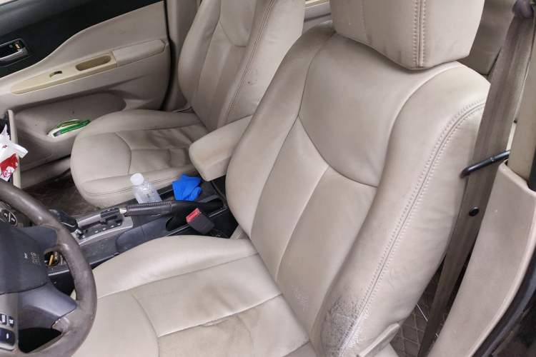 Used Bestune B50 2012 1.6L automatic with sunroof