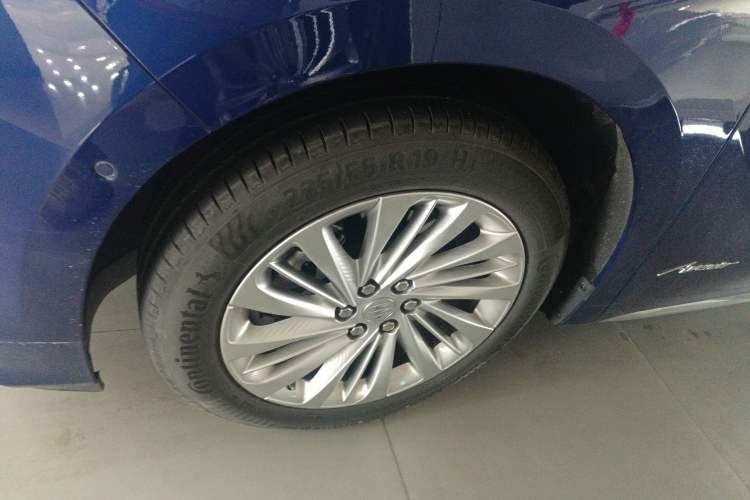 Used Buick Century 2025 2.0T Seven-Seater Yinshi Edition Left Front Wheel Hub