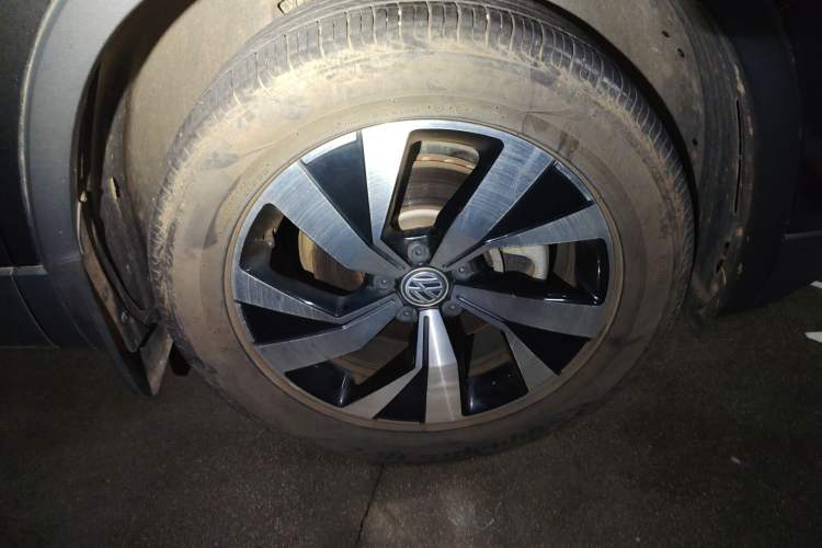 Used Volkswagen Tayron 2021 330TSI Two-Wheel Drive Luxury Smart Connectivity Version Right Front Wheel Hub