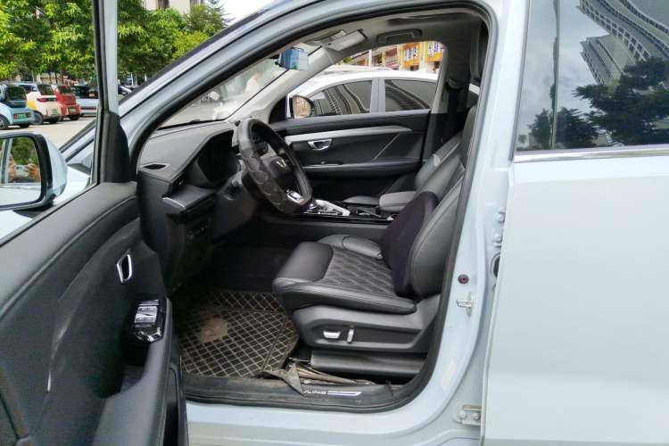 Used Wuling Asta 2022 2.0L DHT Electric-Speed Version Left Front Seat