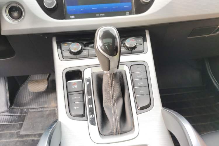 Used Geely Auto Emgrand X7 Sport 2016 1.8TD Automatic Smart Connectivity Version Gear Lever