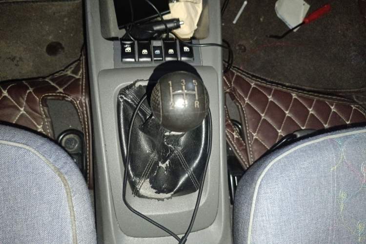 Used Chevrolet Sail 2013 Sedan 1.2L Manual Fashionable Happiness Edition Gear Lever