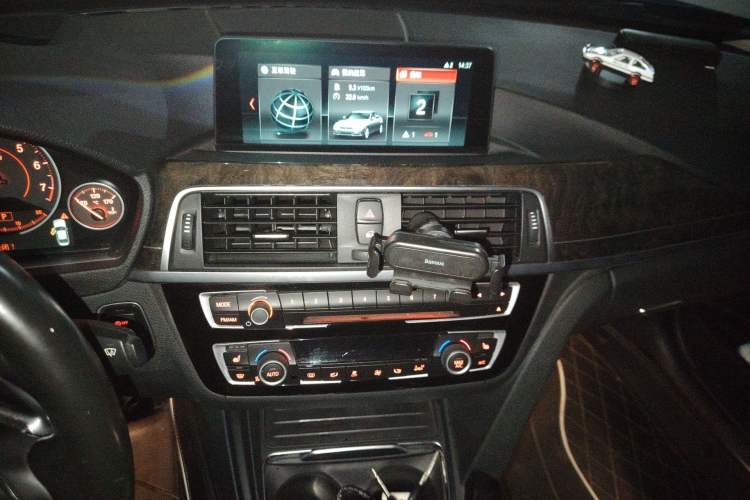 Used BMW 3 Series 2017 330Li M Sport Edition Audio And AC Panel