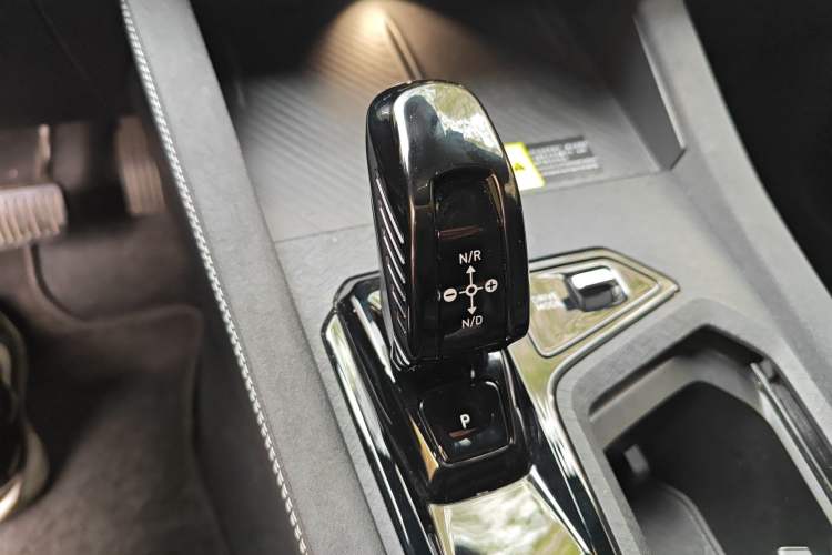 Used Lynk & Co 03 2023 2.0TD DCT JingPro Gear Lever