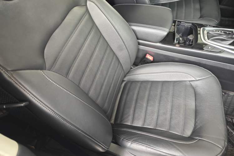 Used Ford Edge 2018 EcoBoost 245 Two-Wheel-Drive Titanium 7-Seater China V Standard Right Front Seat