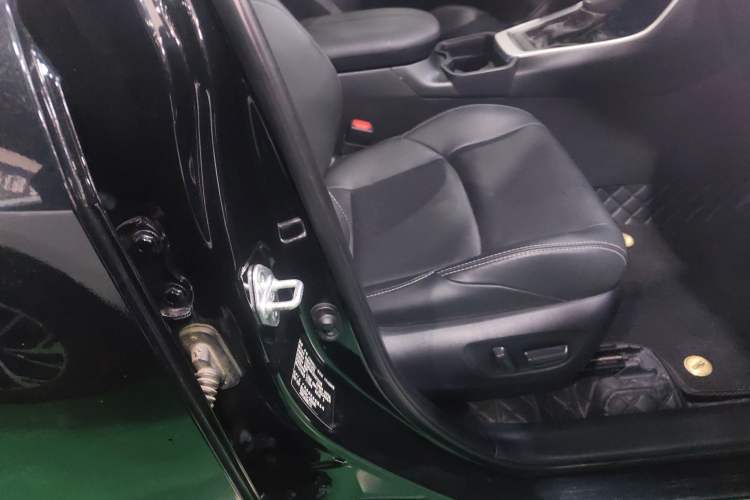 Used Toyota Wildlander 2023 2.0L CVT Two-Wheel Drive Prestige Version
