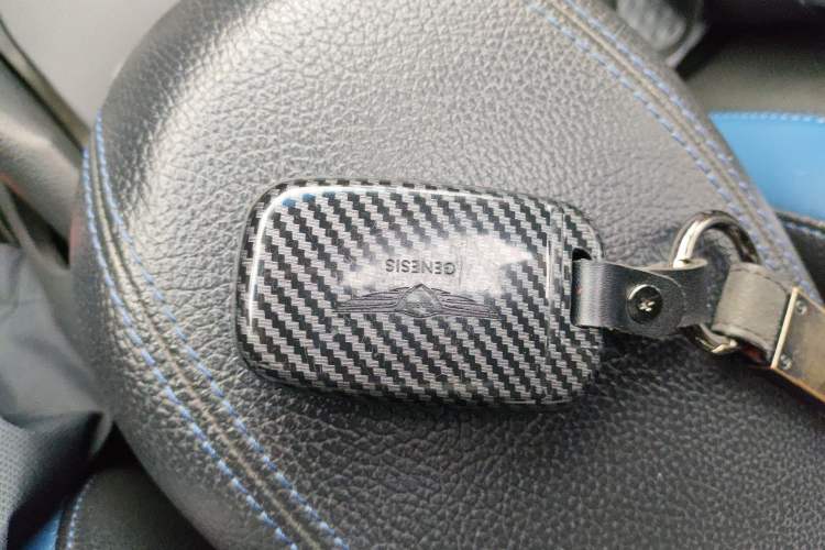 Used Hyundai Veloster 2015 1.6T Automatic Luxury Edition Vehicle Key