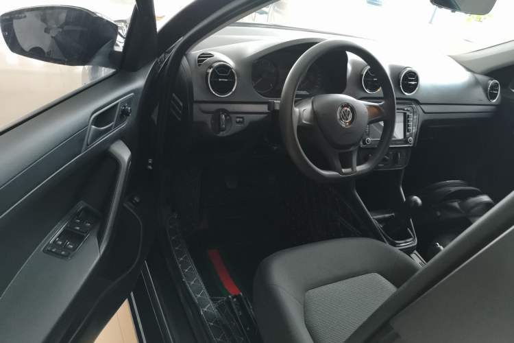 Used Volkswagen Jetta 2017 1.4L Manual Fashion Edition
