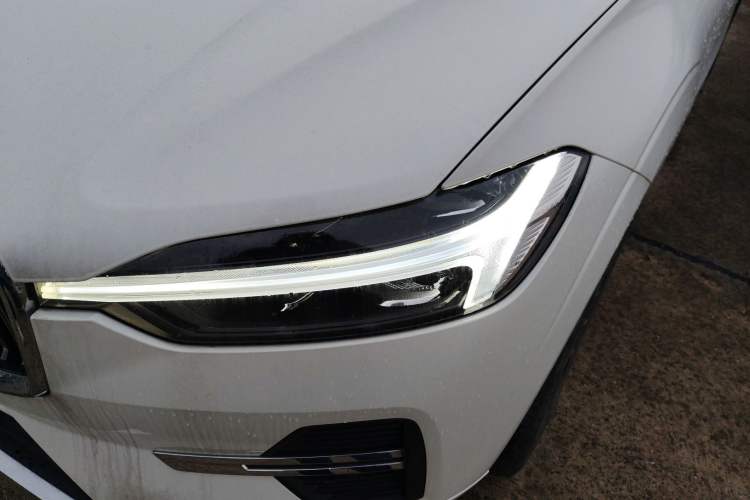 Used Volvo XC60 2024 B5 4x4 Smart Luxury Edition Left Front Headlight