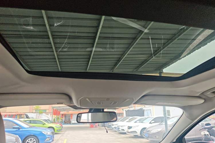 Used Ford Kuga 2013 2.0L GTDi Four-Wheel-Drive Elite Model Headliner