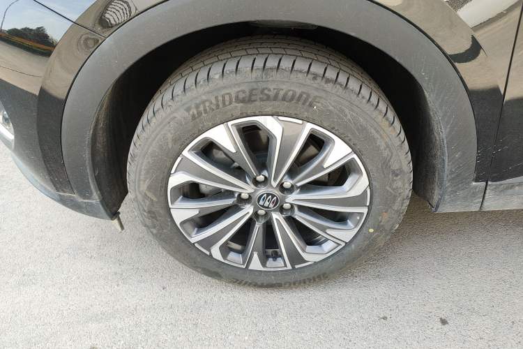 Used Buick Envision 2025 25T Entry-Grade Platinum Edition Left Front Wheel Hub