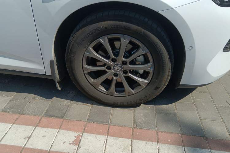 Used BYD Qin L 2025 DM-i Smart Drive 80KM Leading Model Right Front Wheel Hub