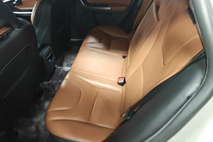 Used Volvo V60 2017 T5 Zhiya Edition China V Standard Left Rear Seat