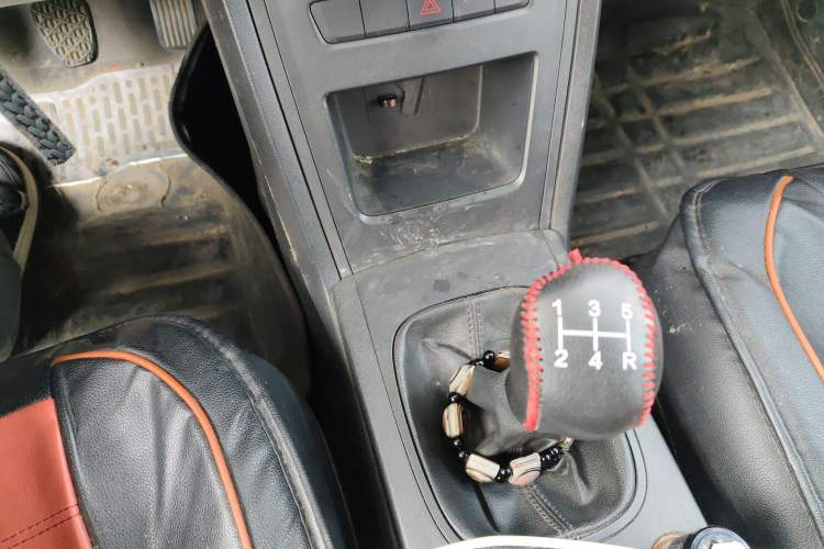 Used Roewe 350 2015 1.5L Manual Luxury Sunroof Edition