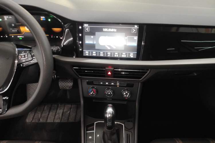 Used Volkswagen Lavida 2022 280TSI DSG Comfort Edition Audio And AC Panel