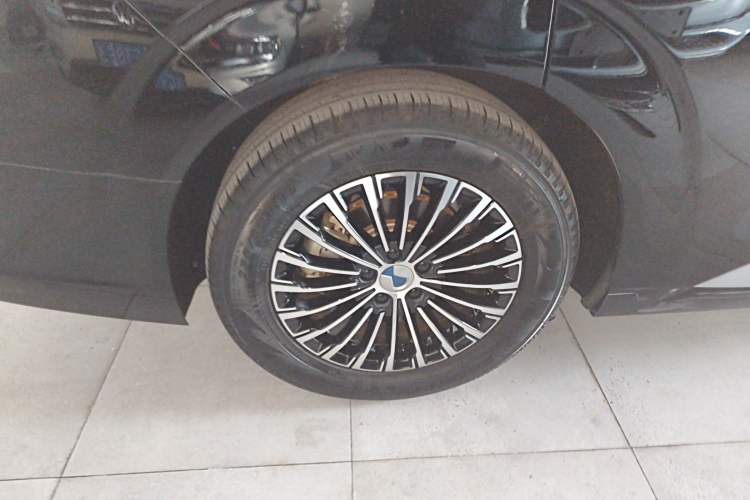 Used Denza D9 2022 DM-i 1040 Prestige Model
