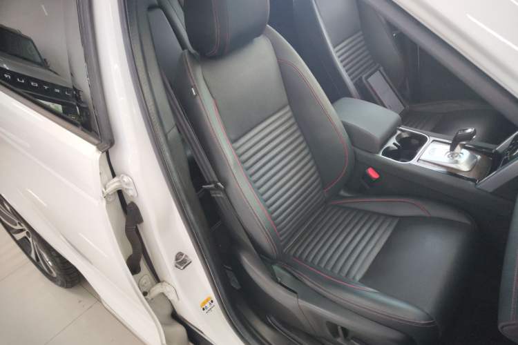 Used Land Rover Discovery Sport 2022 249 PS R-Dynamic S Performance Edition 5 Seats Right Front Seat