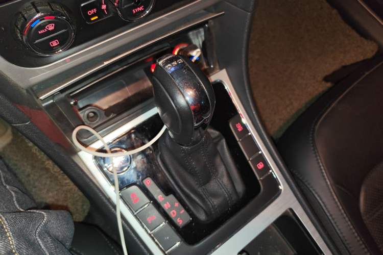 Used Volkswagen Passat 2014 1.8TSI DSG Prestige Edition Gear Lever