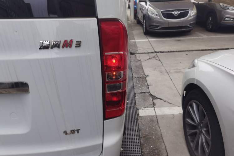 Used JAC Refine M3 2022 1.5T 7-Seater Standard Edition
