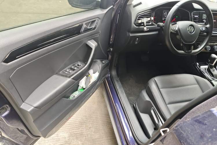 Used Volkswagen T-ROC 2019 280TSI DSG Two-Wheel Drive Comfort Version China VI Standard Driver Seat