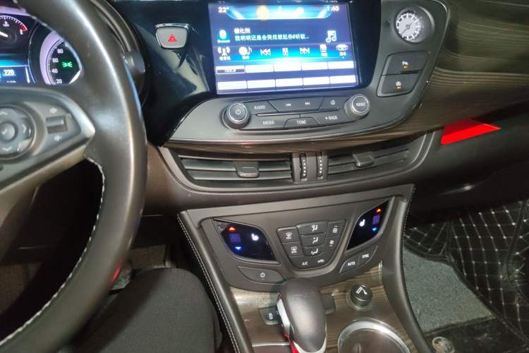 Used Buick Envision 2018 20T Two-Wheel-Drive Elite Model Audio And AC Panel