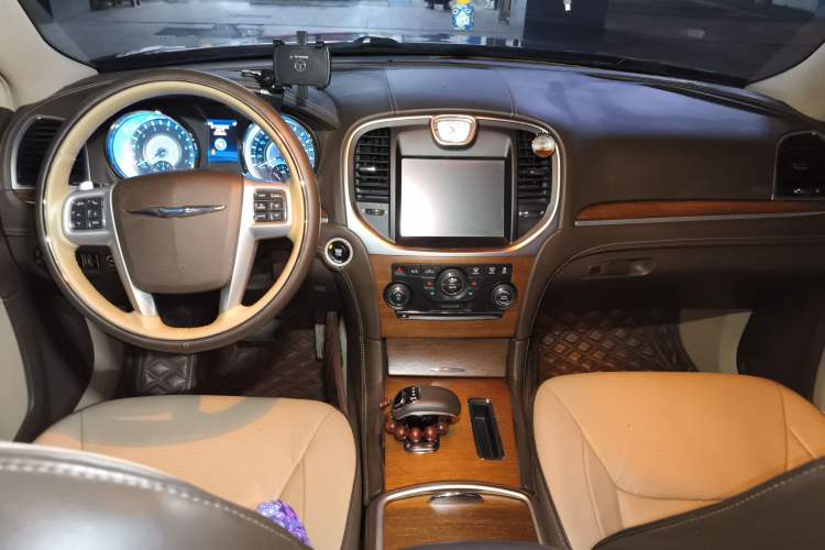 Used Chrysler 300C 2014 3.0L Excellence Edition
