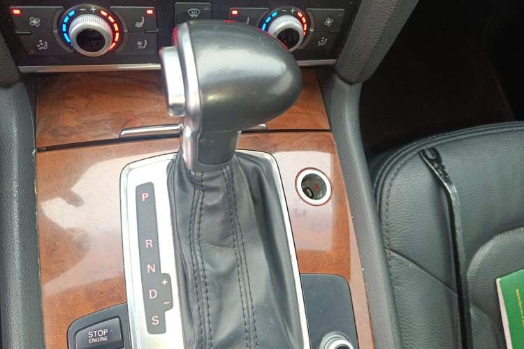 Used Audi Q7 2013 35 TFSI Ambition Edition Gear Lever