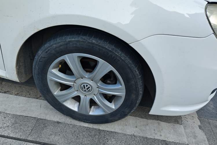 Used Volkswagen Lavida 2008 1.6L Automatic Prestige Edition Right Front Wheel Hub