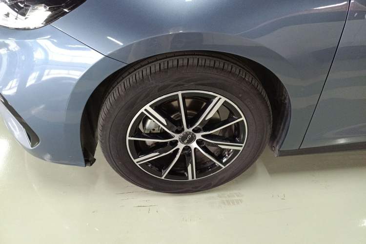 Used BYD Seal 06 New Energy 2024 DM-i 120KM Prestige Model Left Front Wheel Hub