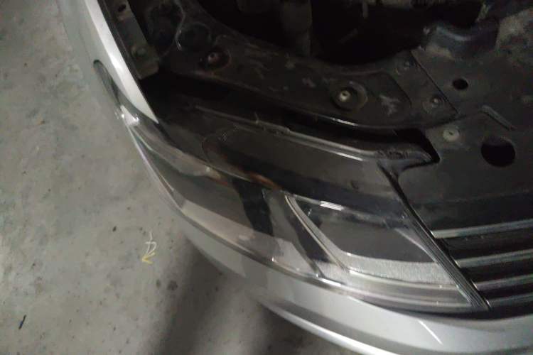 Used Volkswagen Lavida 2015 1.6L Automatic Fashion Edition Right Front Headlight