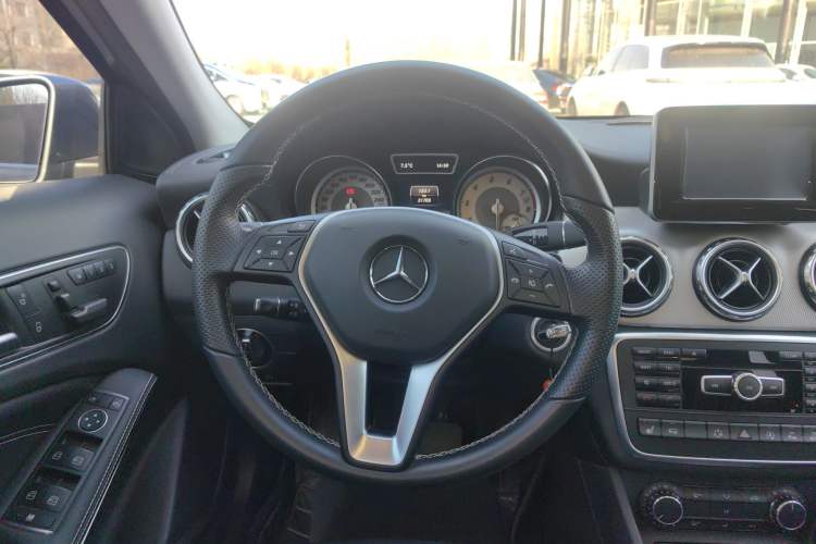 Used Mercedes-Benz GLA 2015 GLA 220 4MATIC Fashion Model