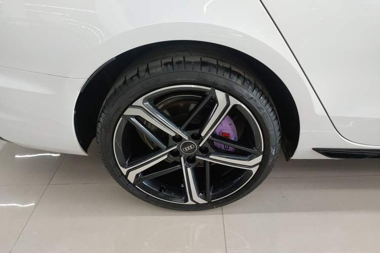 Used Audi A4L 2025 2 Million Units Enjoyment Version 40 TFSI Luxury Dynamic Edition Exterior 5