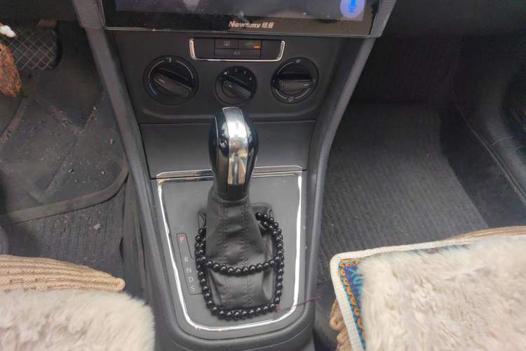 Used Volkswagen Bora 2016 1.6L Automatic Fashion Model