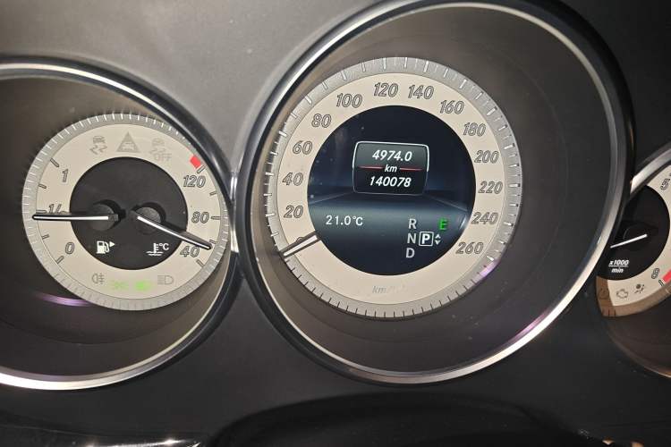 Used Mercedes-Benz CLS 2012 CLS 300 CGI Odometer Close Up